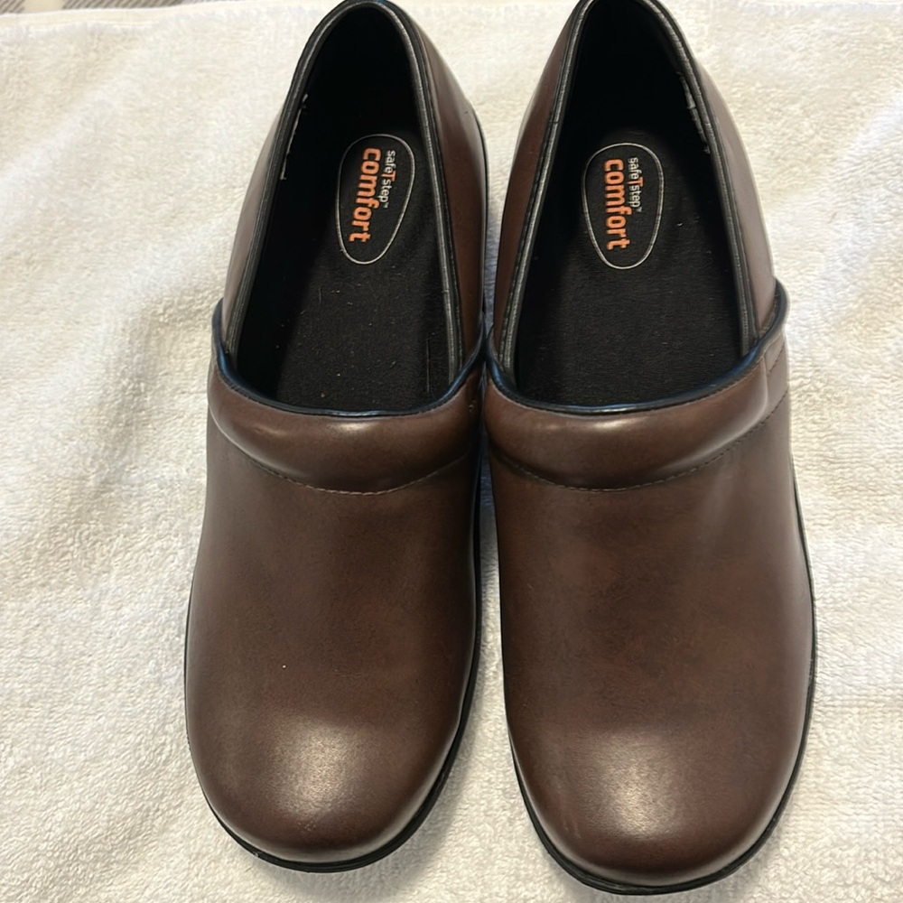 SafeT step women’s BROWN size 8 1/2 slip on shoes oil resistant